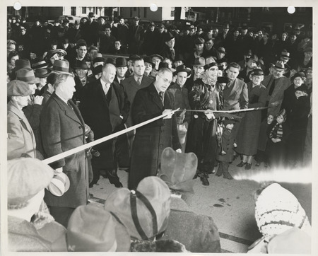 Photograph of group of people gathered during the dedication of the University Avenue improvements in Des Moines